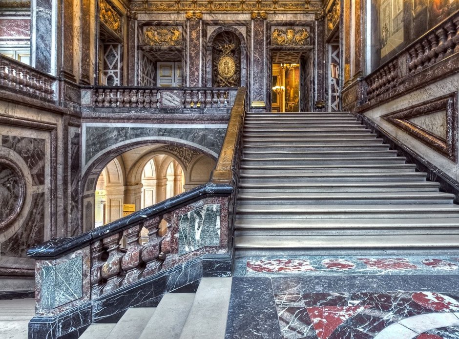 Версальский дворец лестница королевы