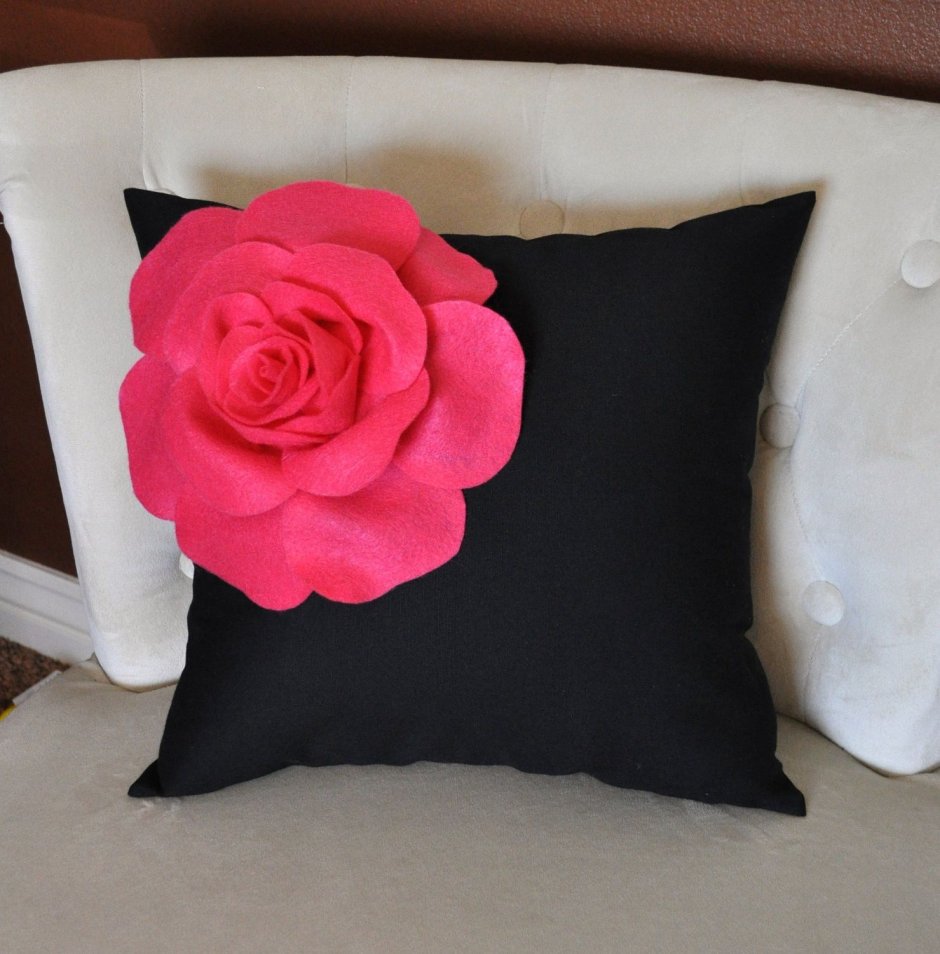 Декоративная подушка розы