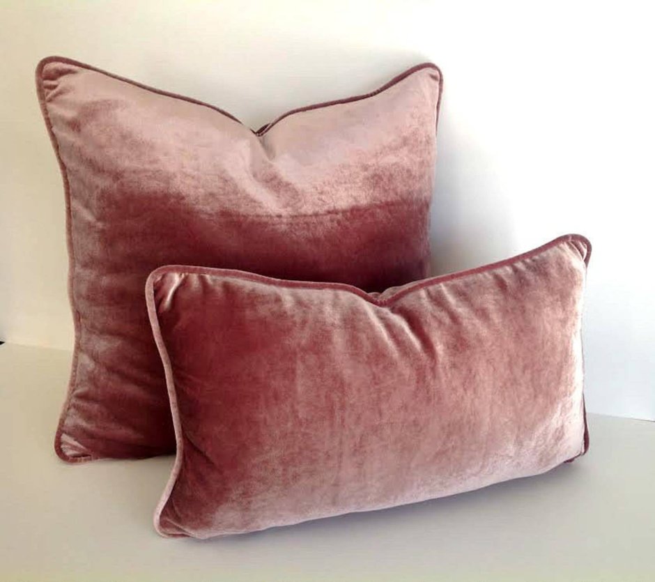 Пыльно розовая подушка