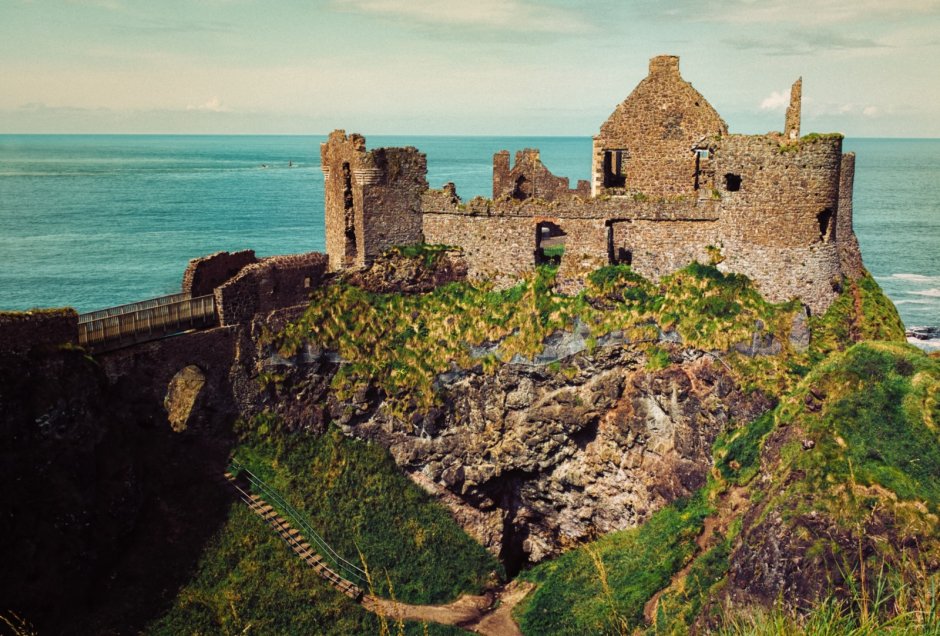 Замок в Ирландии на скале