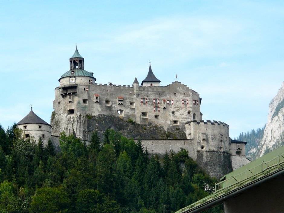 Австрийский замок с военной экспозицией