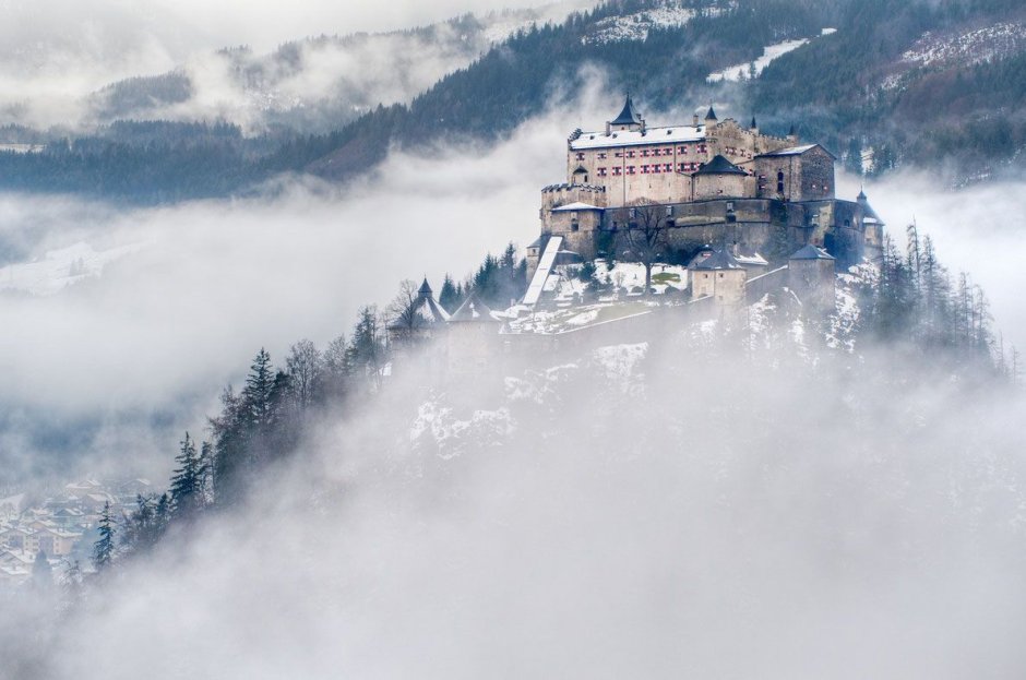 Замки в Альпах Австрия