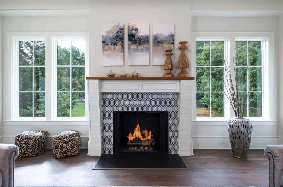 Камин под окном