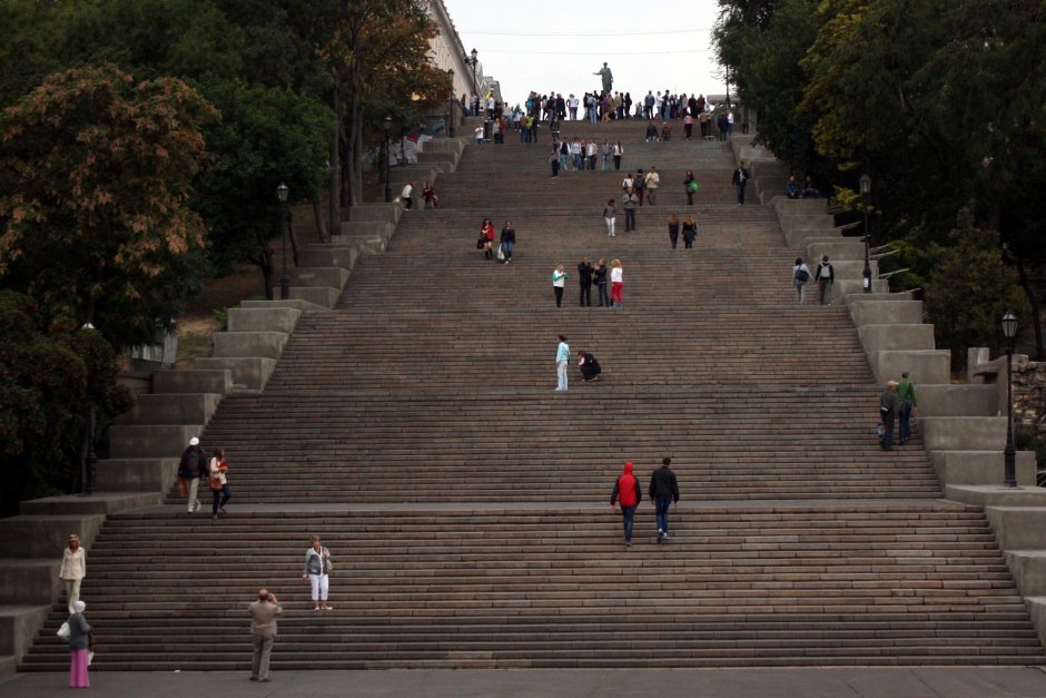 Памятник в Одессе на Потемкинской лестнице