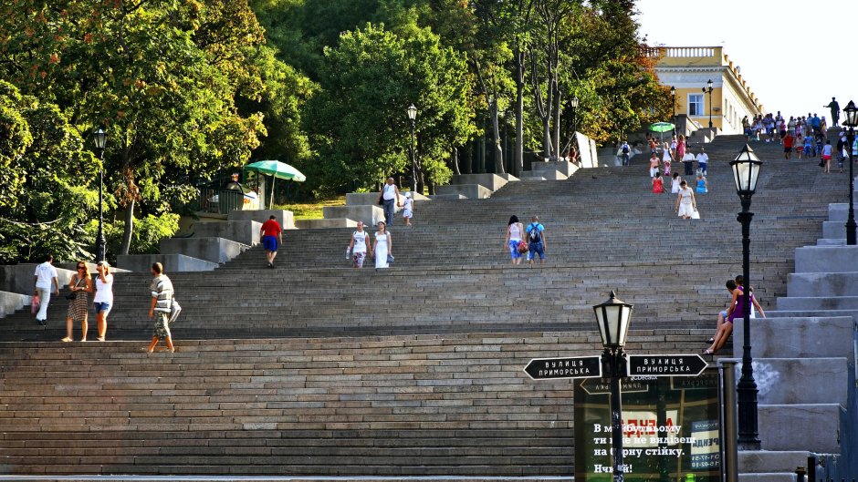 Памятник в Одессе на Потемкинской лестнице