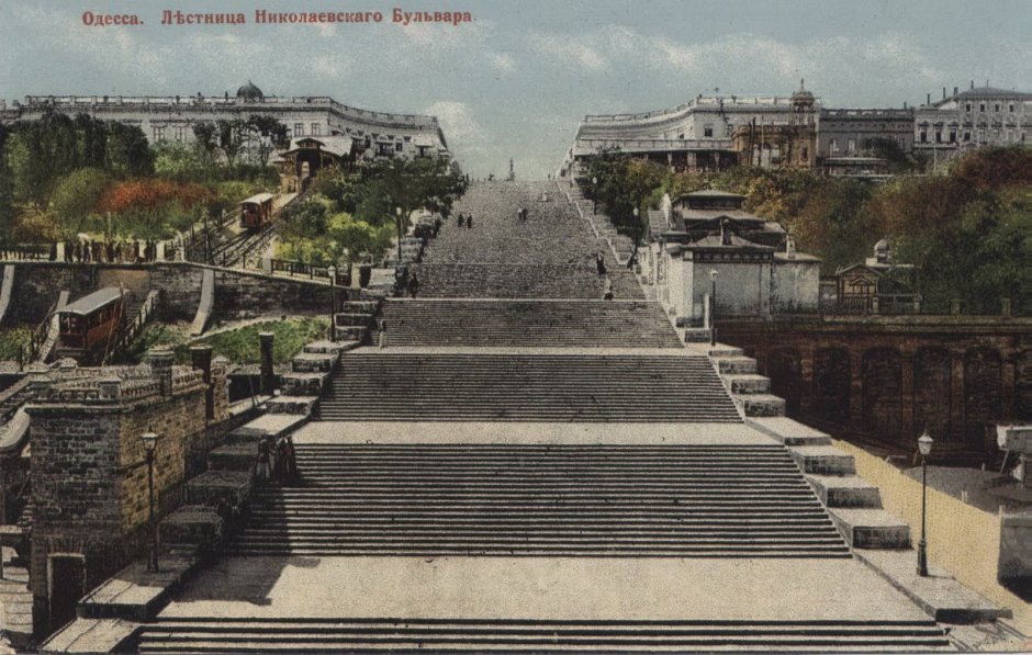 Памятник возле Потемкинской лестницы в Одессе
