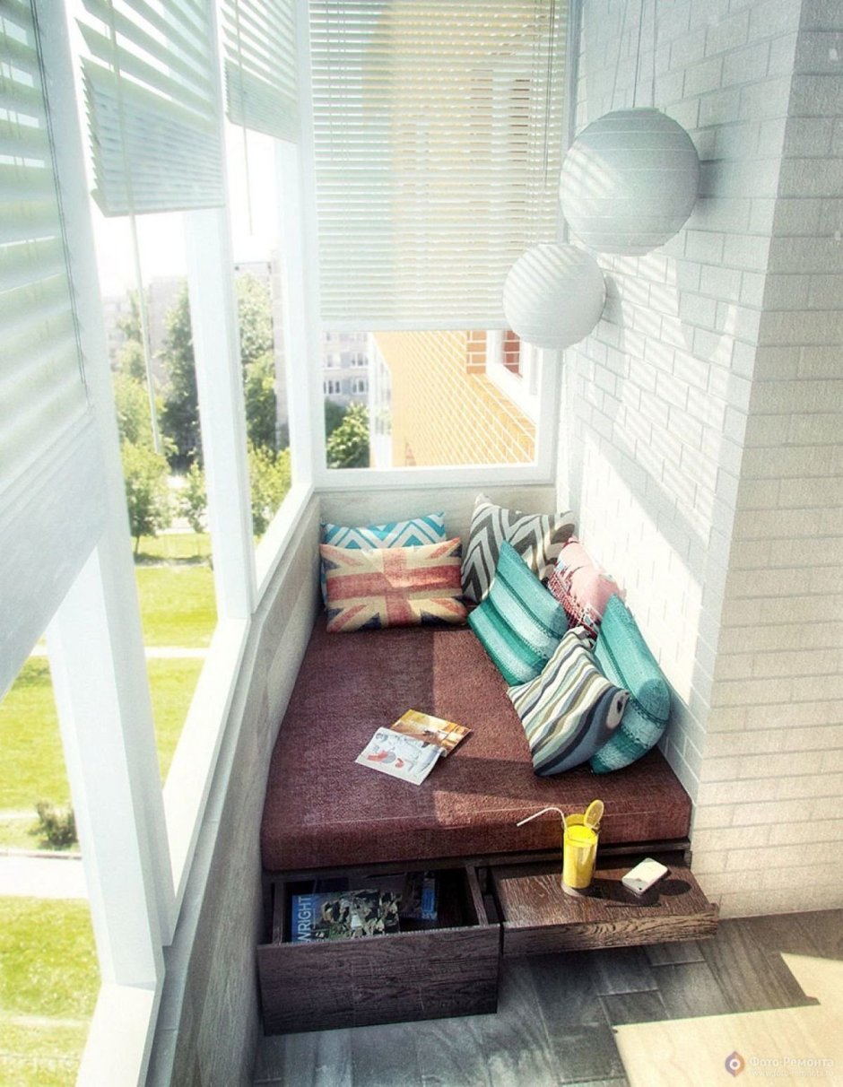 Спальня из маленького балкона
