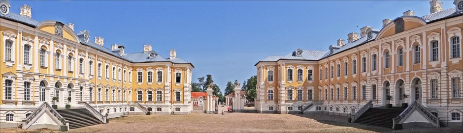 Рундальский замок ворота в Латвии