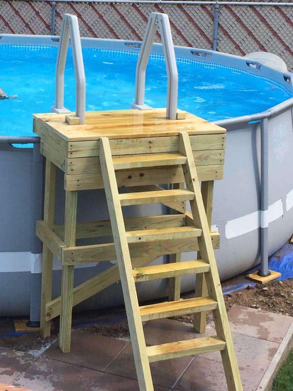 Лестница для бассейна из дерева