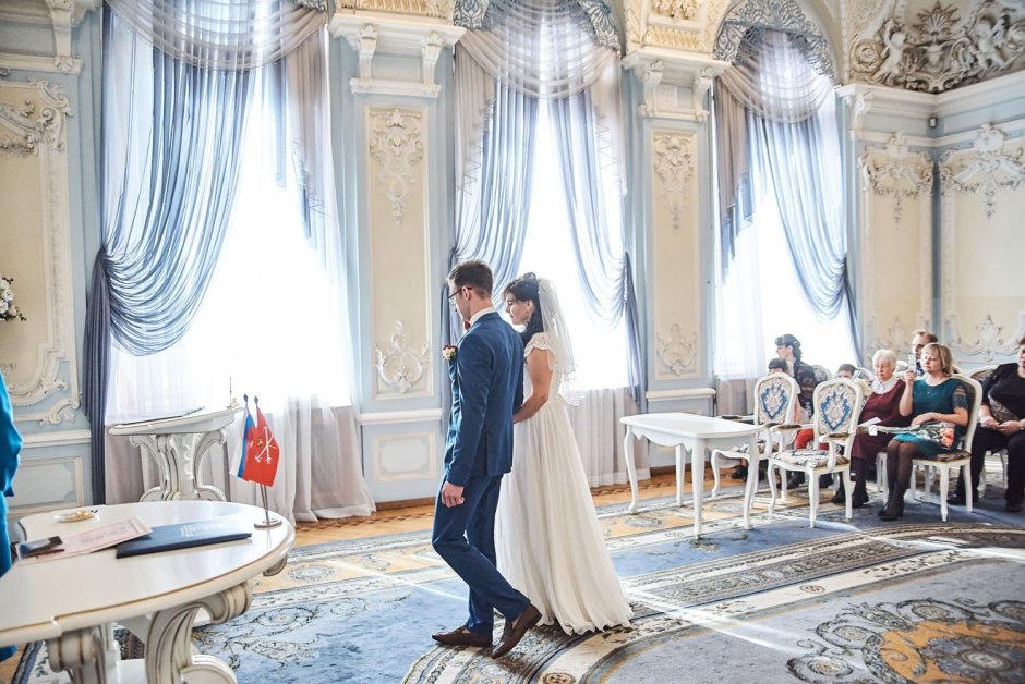 Дворец бракосочетания Саратов белый зал