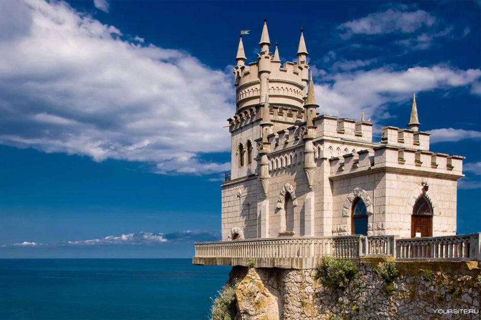 Дворец замок Ласточкино гнездо в Крыму
