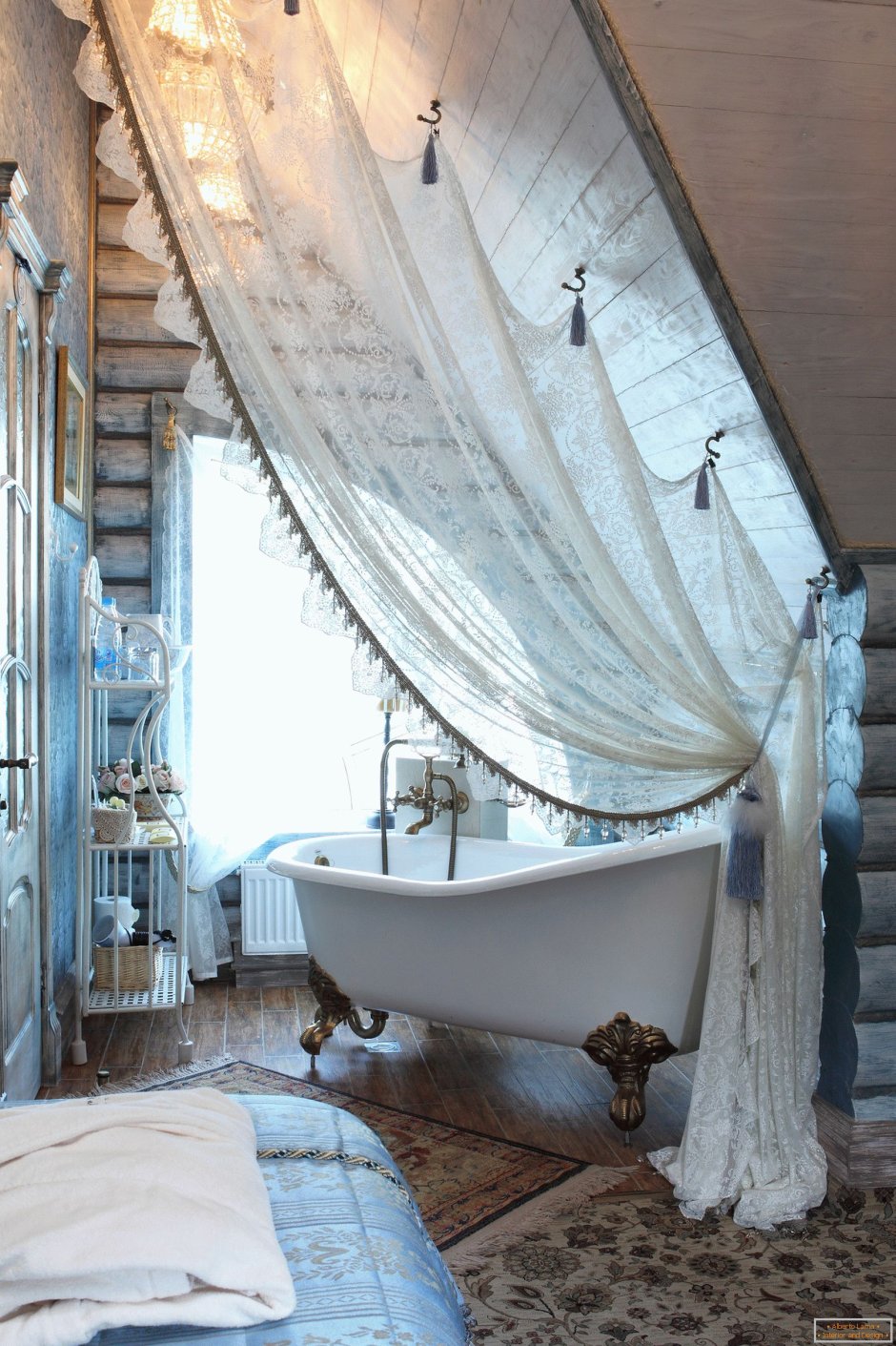 Штора в ванную мансарда