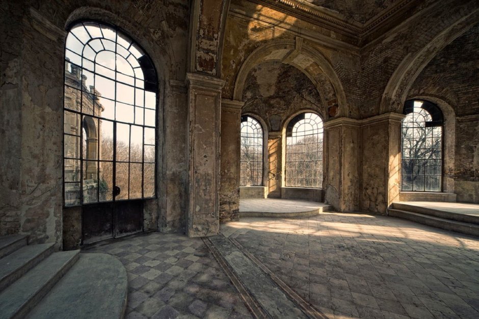 Заброшенный замок Хэлсиен Холл внутри