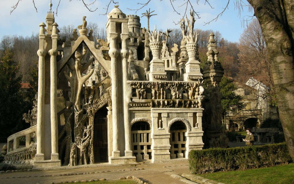 Дворец Фердинанда Шеваля в городе Отрив Франция