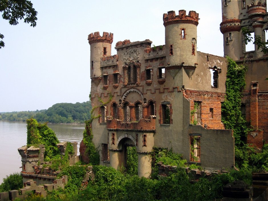 Руины замка Баннермана в Нью-Йорке