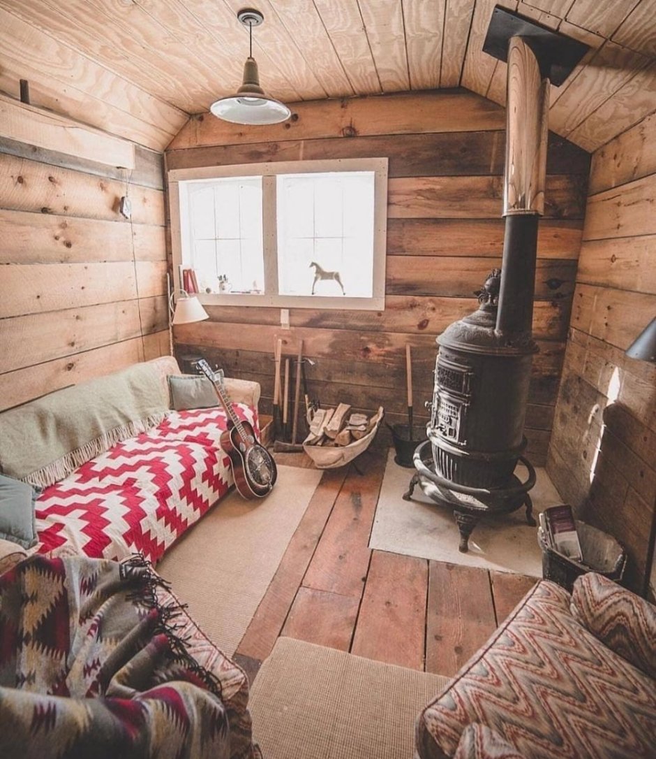 Уютный деревянный домик с печкой