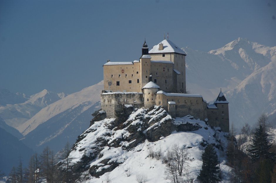 Замок Тарасп Швейцария