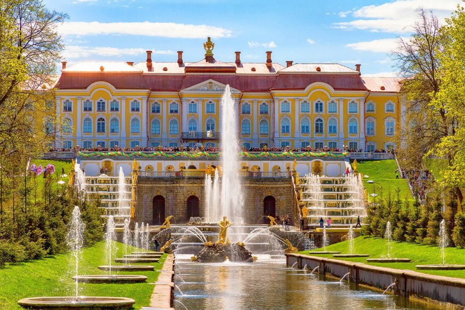 Большой дворец и большой Каскад в Петергофе