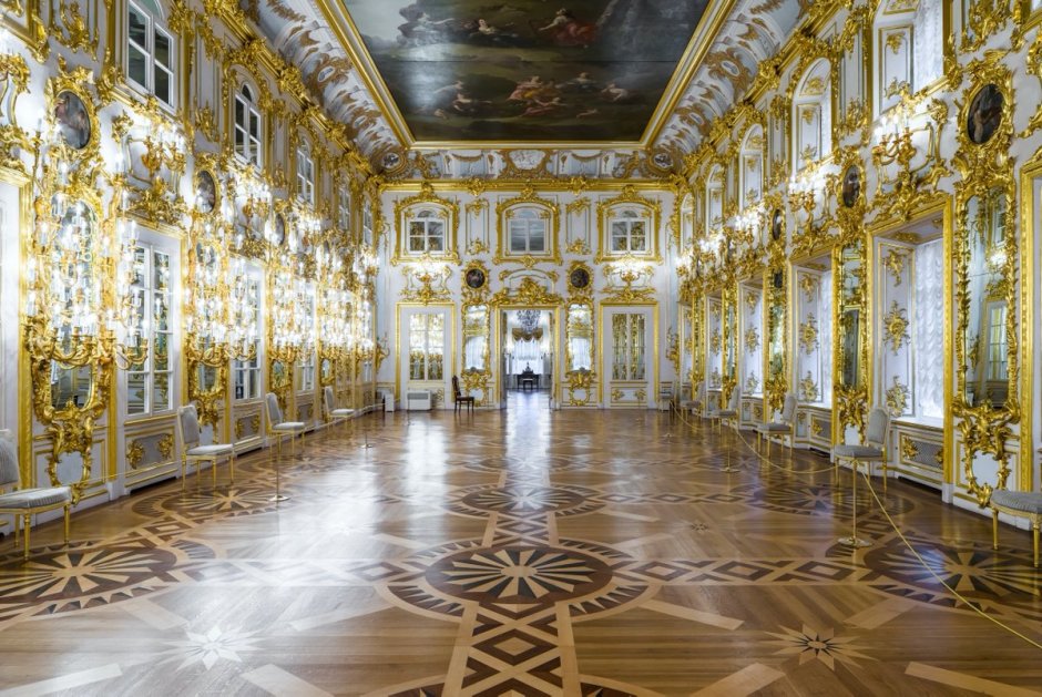 Залы дворца в Петергофе