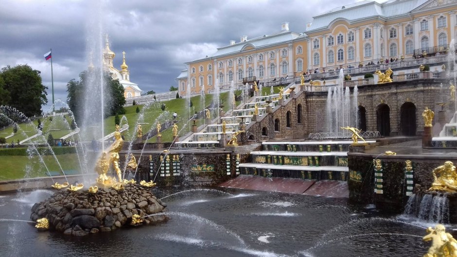 Большой Петровский дворец в Петергофе