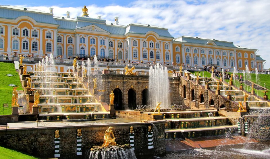 Большой Петергофский дворец белая столовая