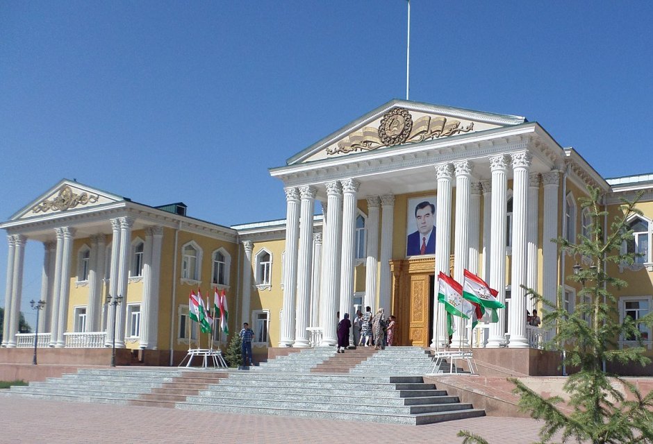 Ресторан Яккачинор в Душанбе