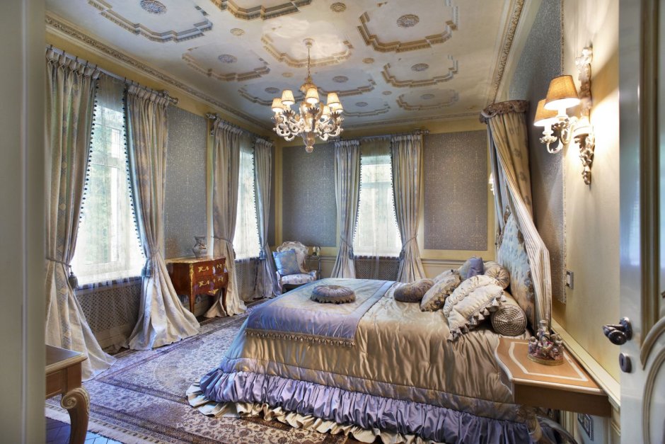 Спальня в дворцовом стиле