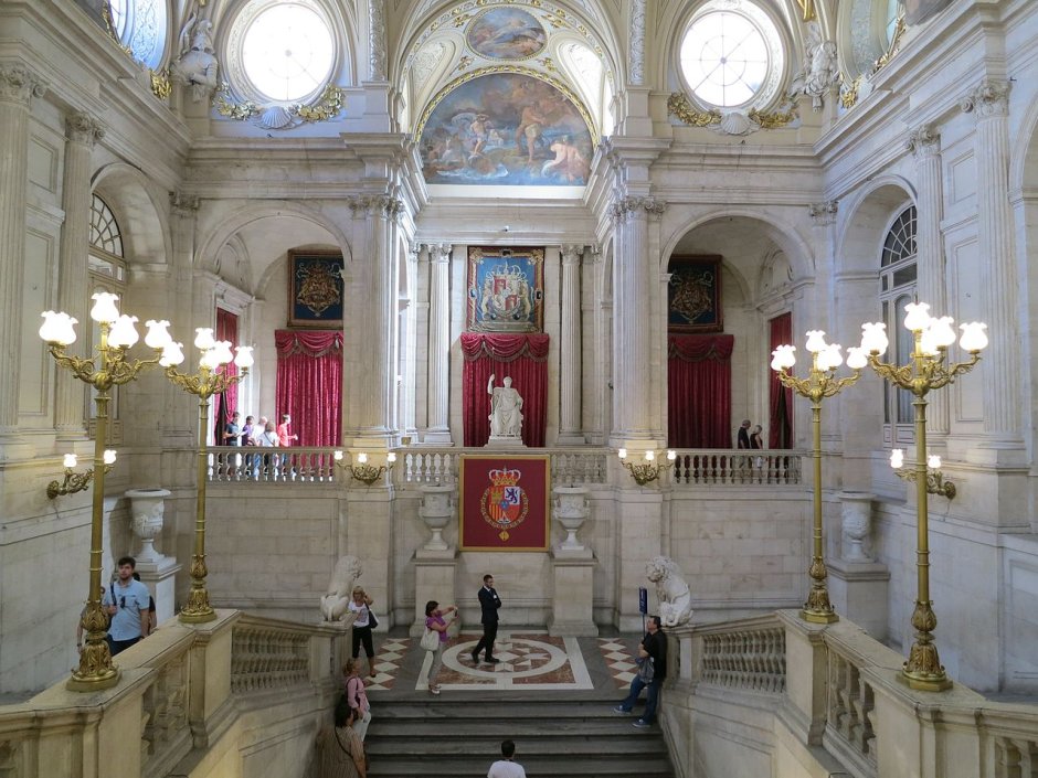 Королевский дворец Казерта внутри