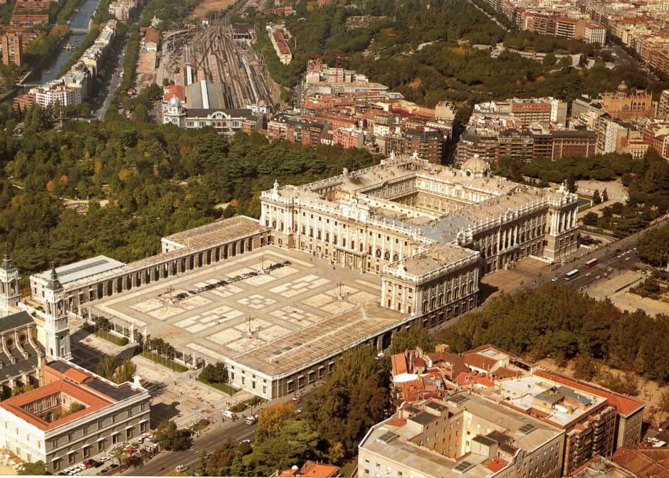 Palacio real de Madrid площадь
