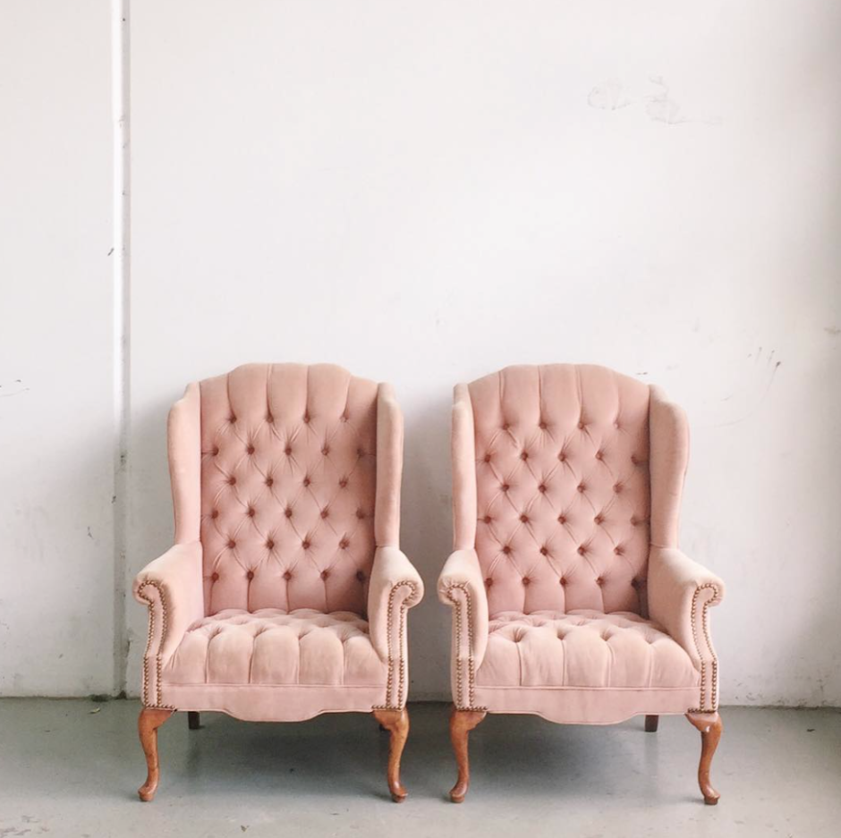 Винтажное кресло розовое