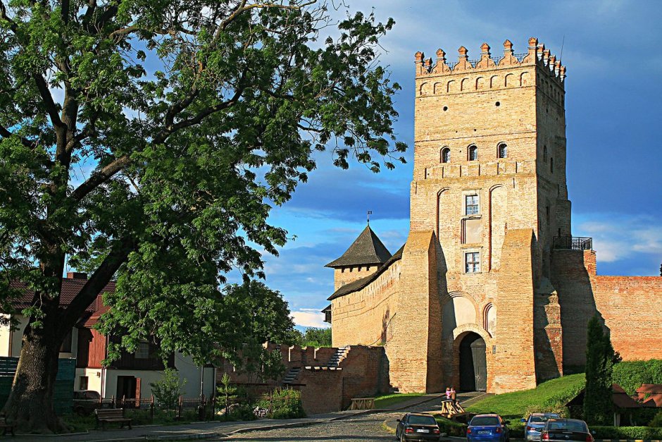 Луцьк замок пам&#96;ятник Любарту