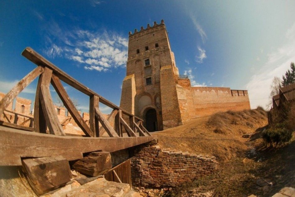 Луцк замок Любарта картинная галерея в этом замке