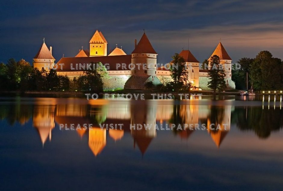 Замок на острове озера Гальве картинка