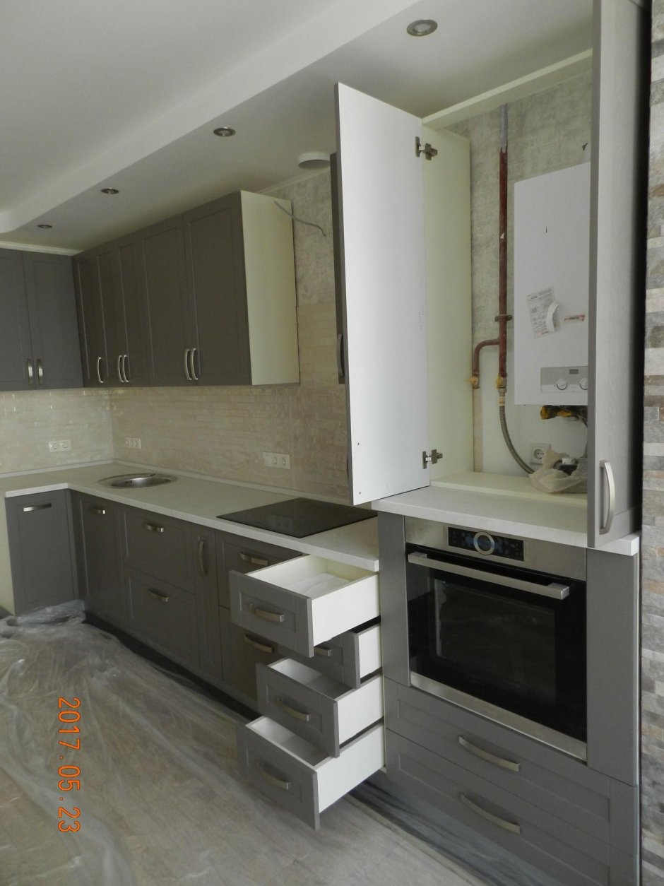Угловая кухня с газовым котлом