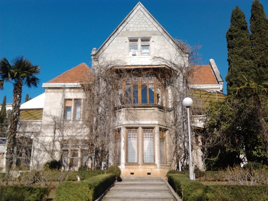 Дворец Харакс в Крыму