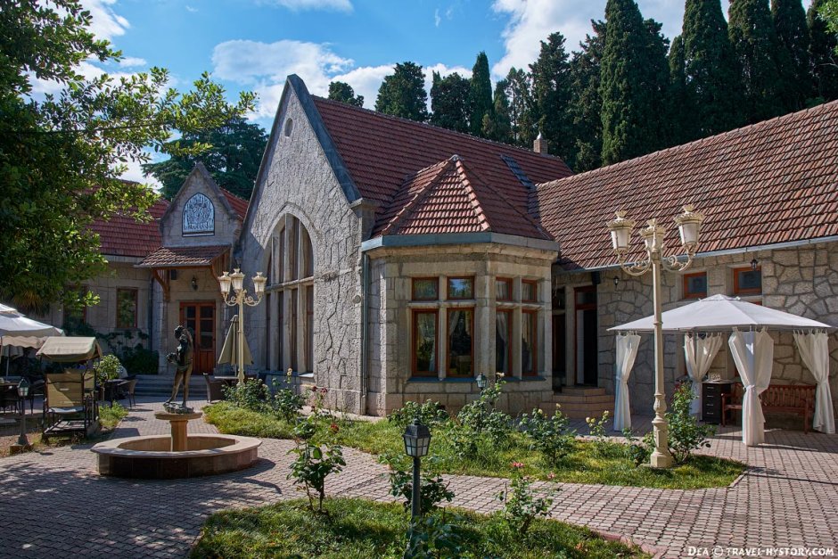 Дворец Харакс в Крыму