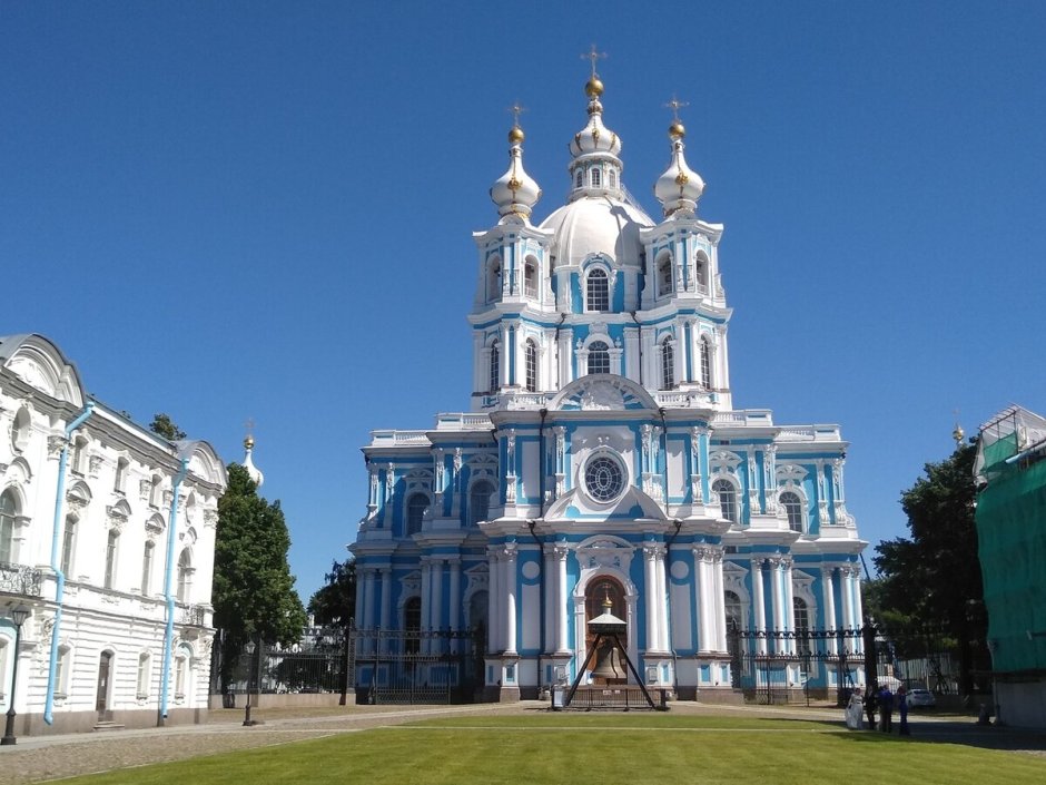 Иконостас Смольного собора в Петербурге