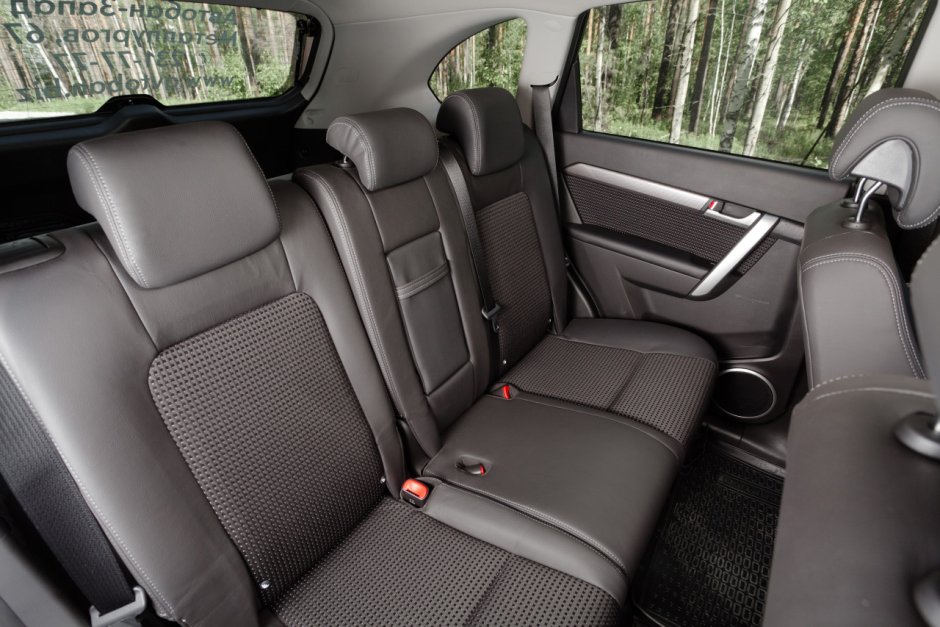 Chevrolet Captiva салон сзади