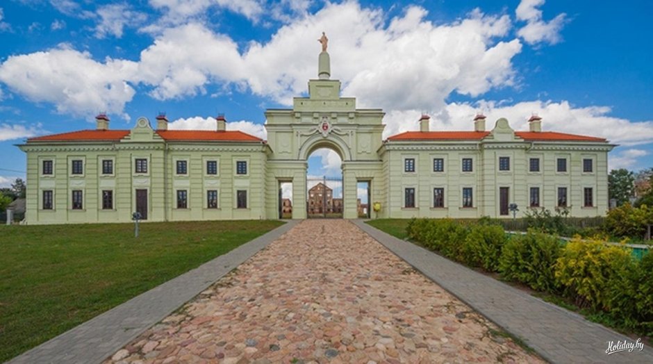 Въездная Брама дворца в Ружанах