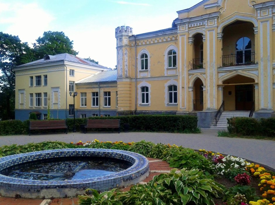Дворцово-парковый комплекс гуттен-Чапских в Прилуках