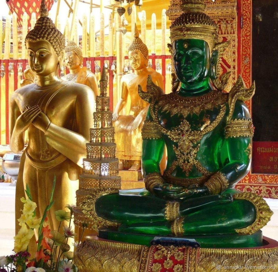Фигура изумрудного Будды