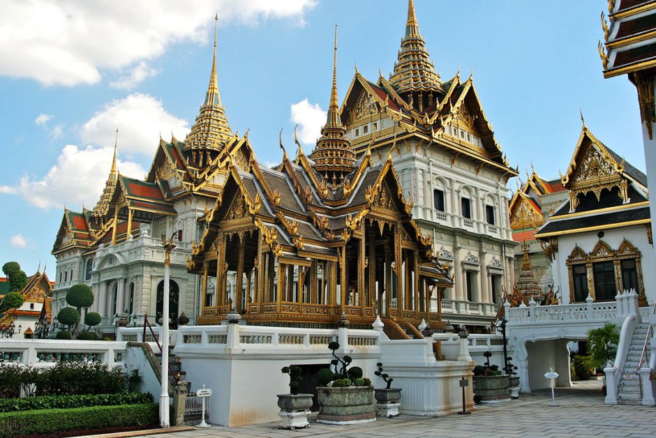 Золотой храм изумрудного Будды
