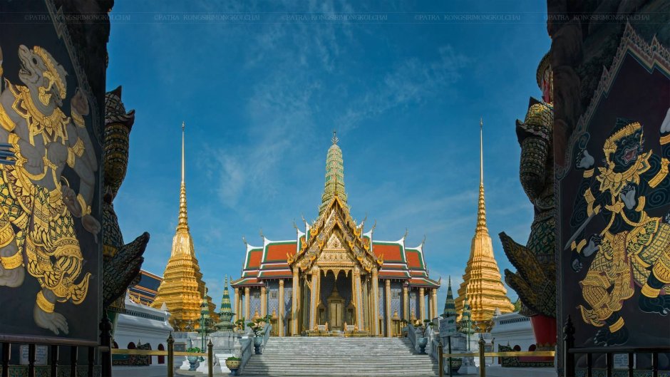 Изумрудный Будда Бангкок церемония переодевания