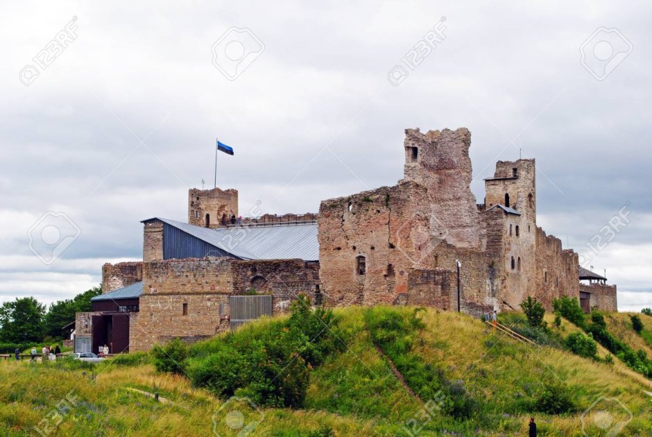 Руины замка в Раквере