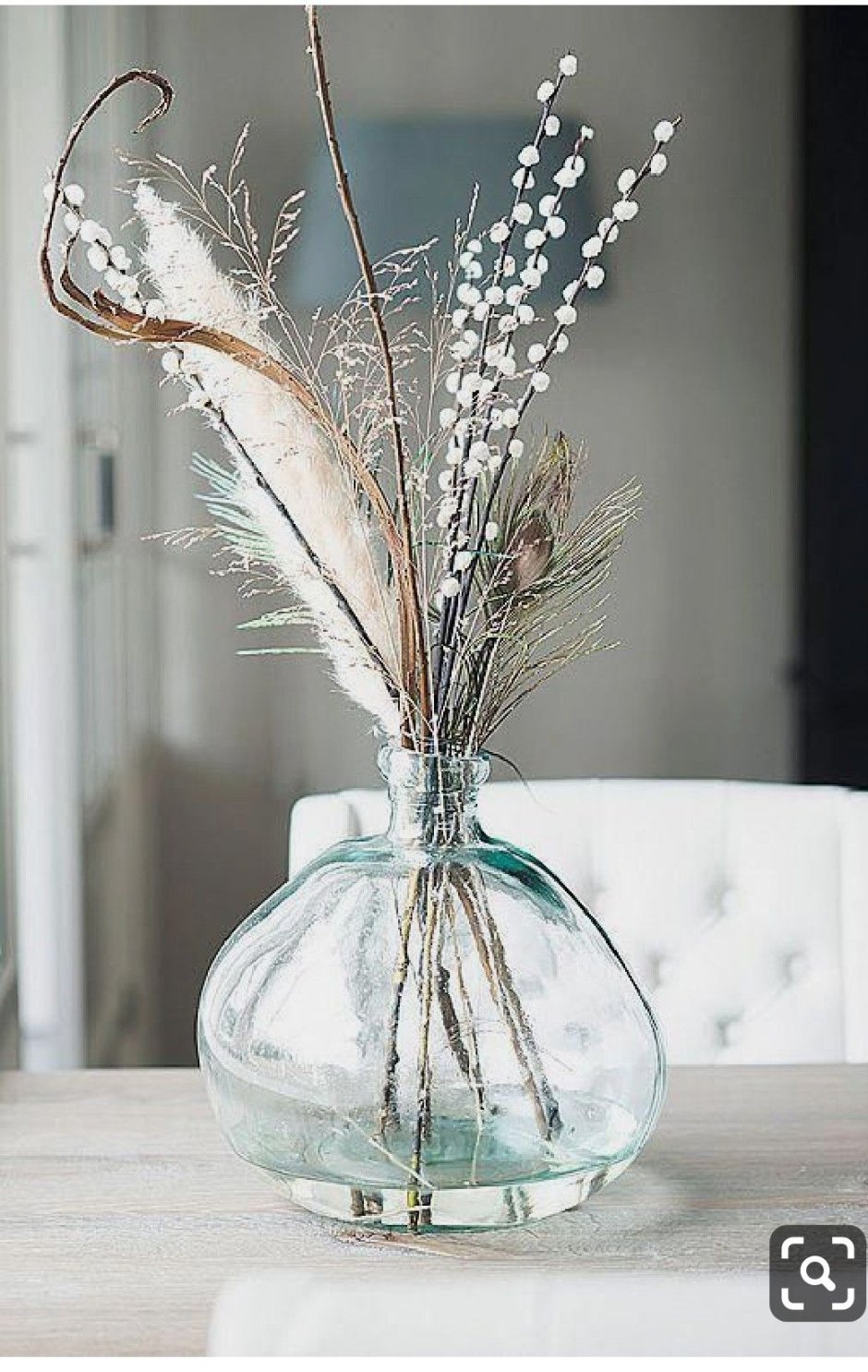 Стеклянные вазы с сухоцветами