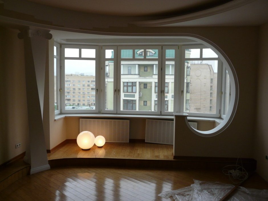 Интерьер квартиры с панорамными окнами