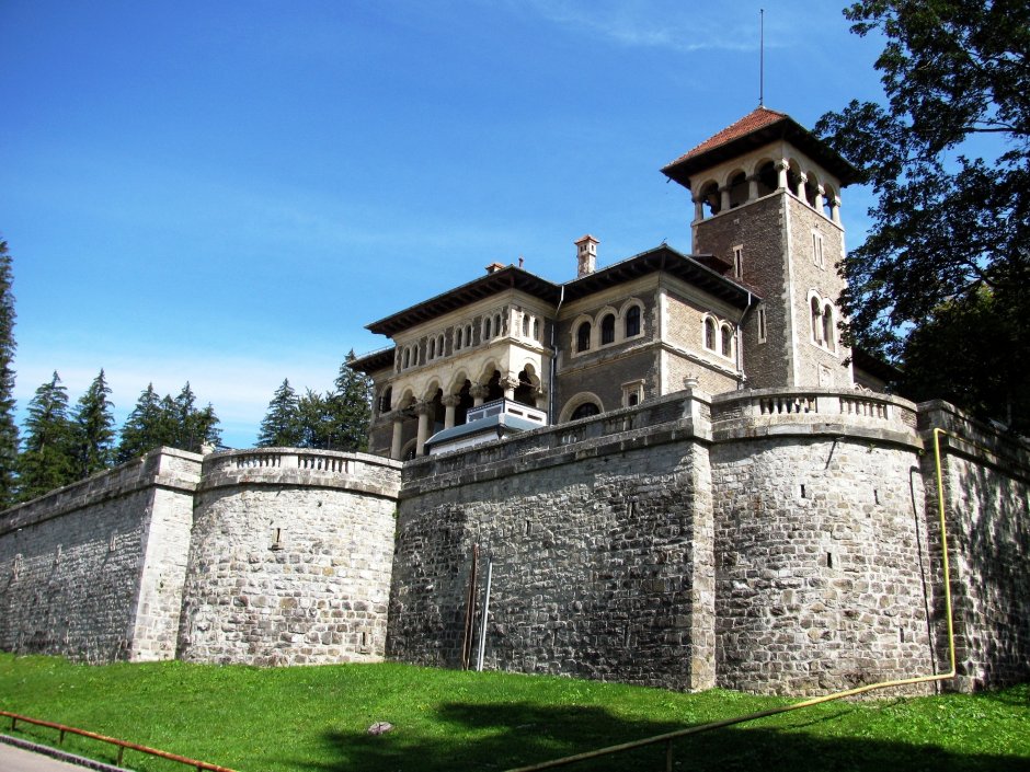 Замок Кантакузино Румыния зимой