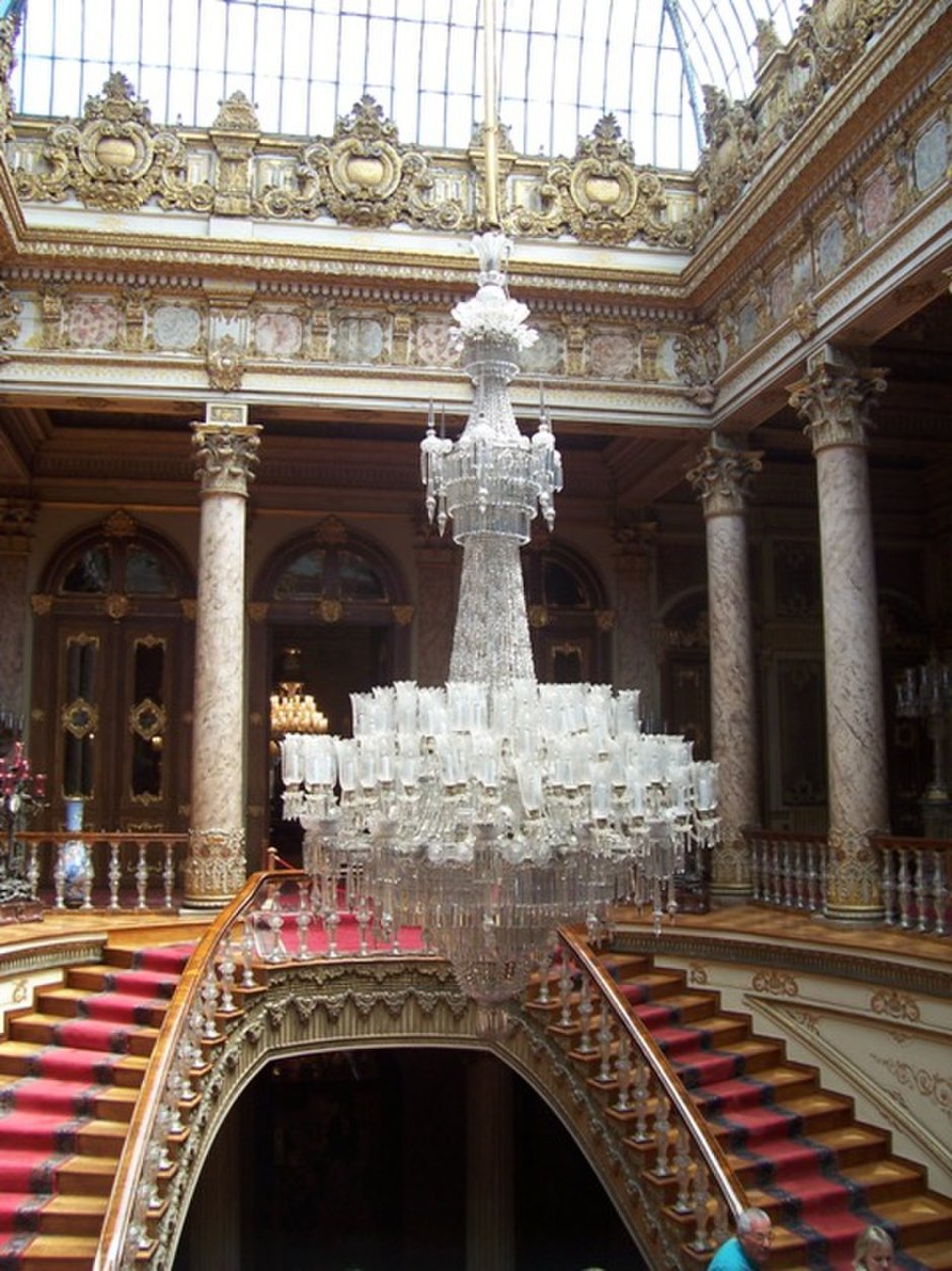 Дворец Долмабахче (Dolmabahçe Palace)