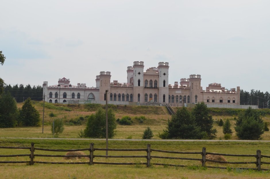 Замок рядом с усадьбой Костюшко