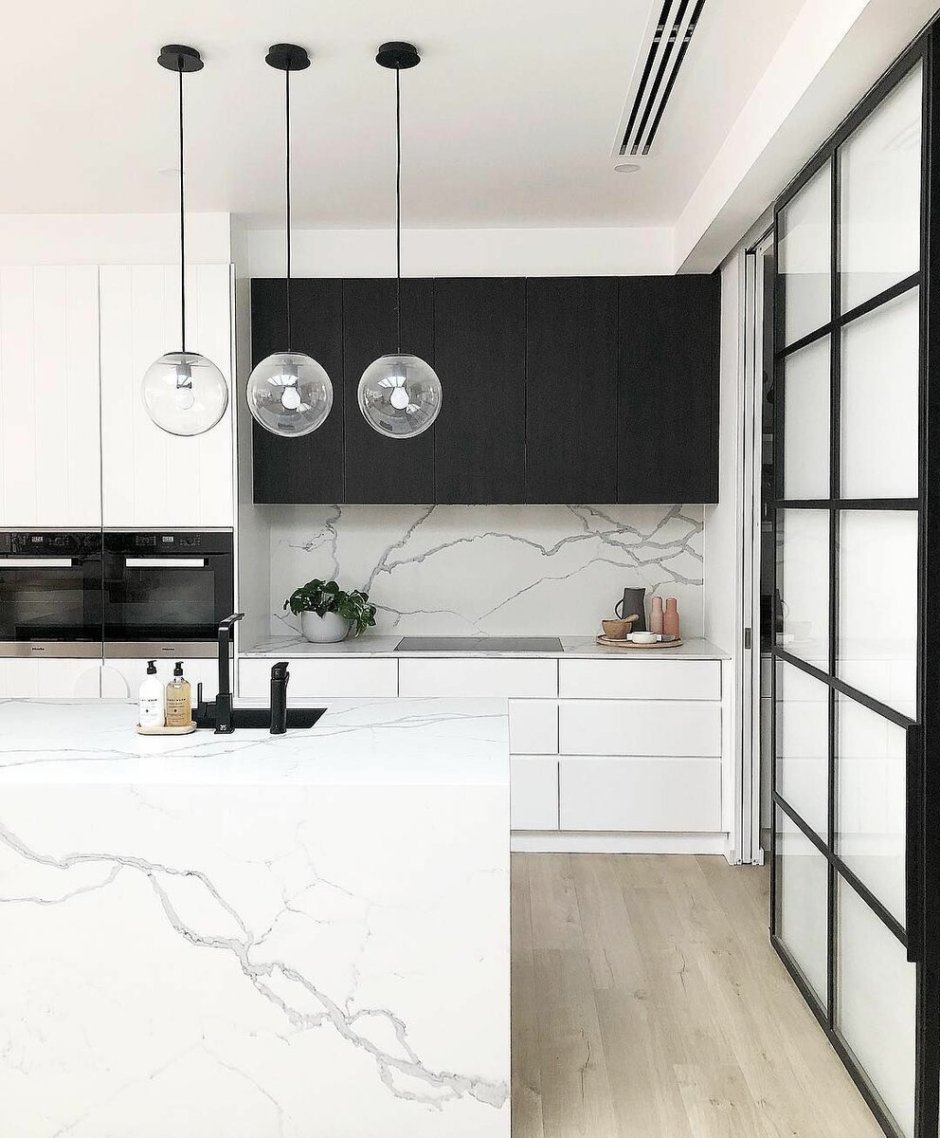 Кухни бело черные в современном стиле